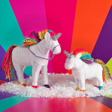 Load image into Gallery viewer, Craft-tastic Yarn Unicorns Kit